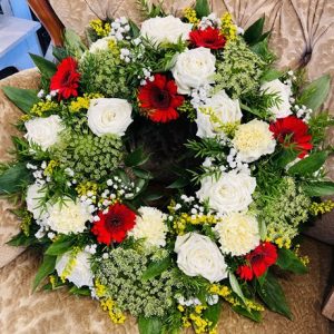 Rundbunden krans vit röd gul