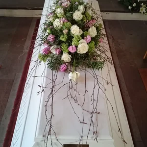 Kistdekoration med rosa hyacinter