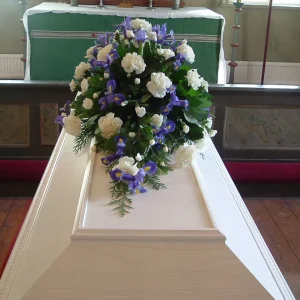 Kistdekoration med blå Iris