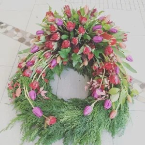 Krans stor med tulpaner