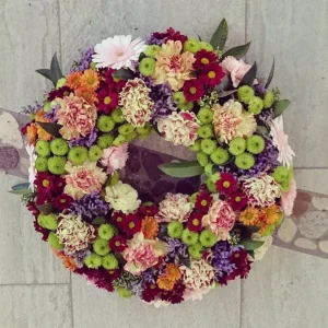 Rundbunden krans 40cm i diameter i olika färger