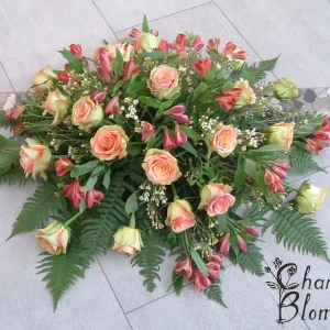 Sorgdekoration låg i apricosa färger