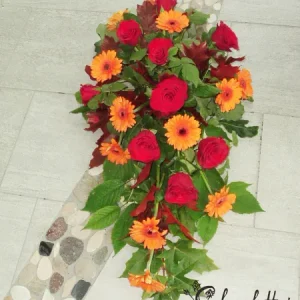 Sorgdekoration låg i orange/röda toner