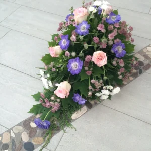 Sorgdekoration låg med skabiåsa