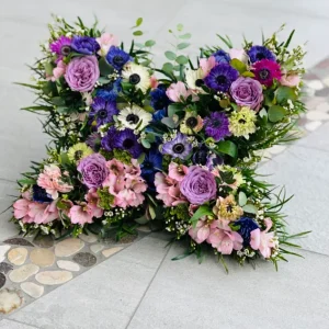 Söt fjäril i lila toner