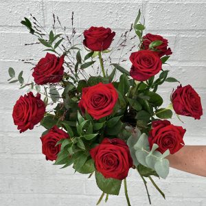 10 röda rosor